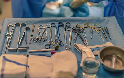 Revizní facelift: možnosti a limity opakované operace obličeje